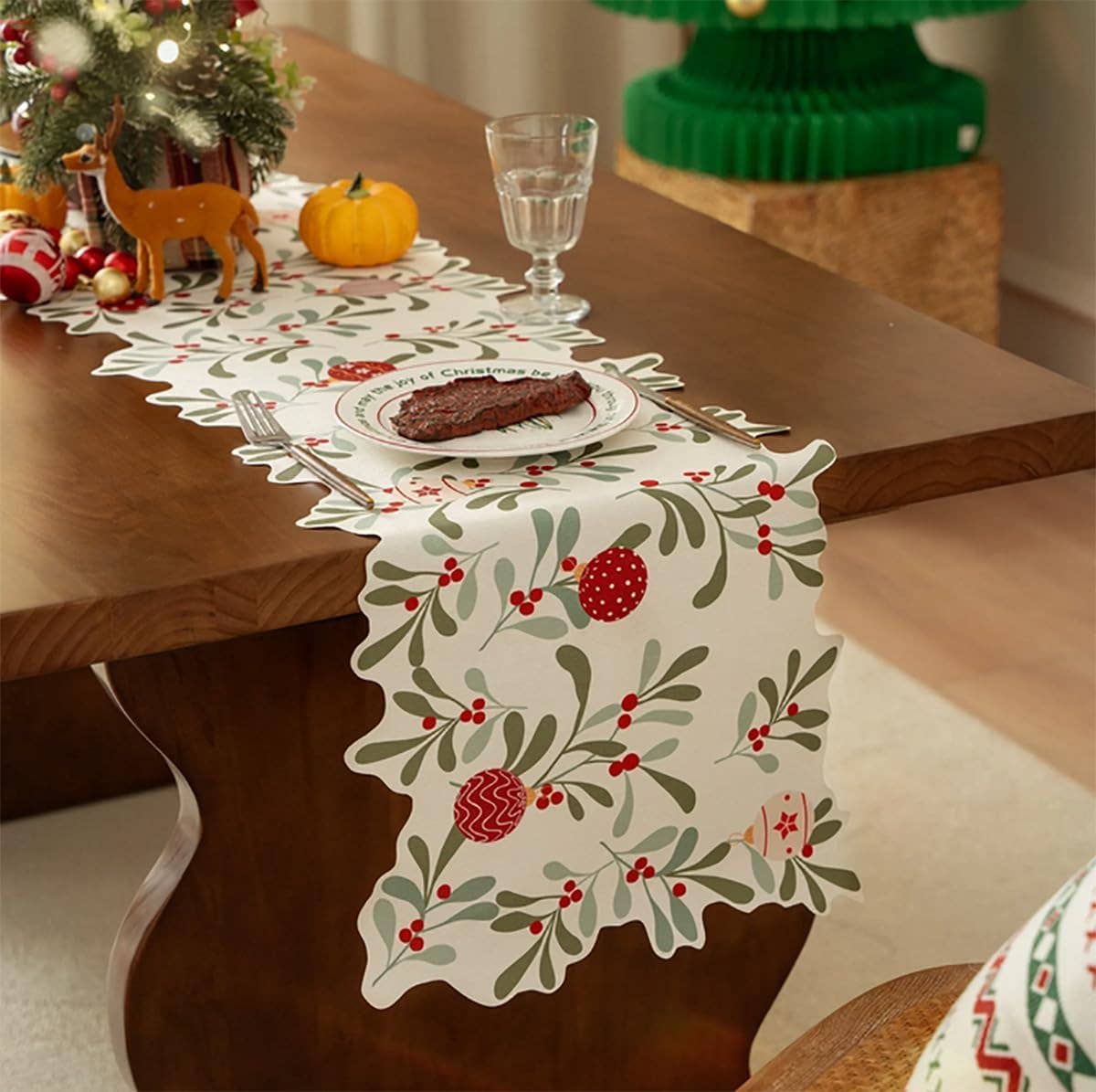 TBL0080 - Christmas Design Table Runner