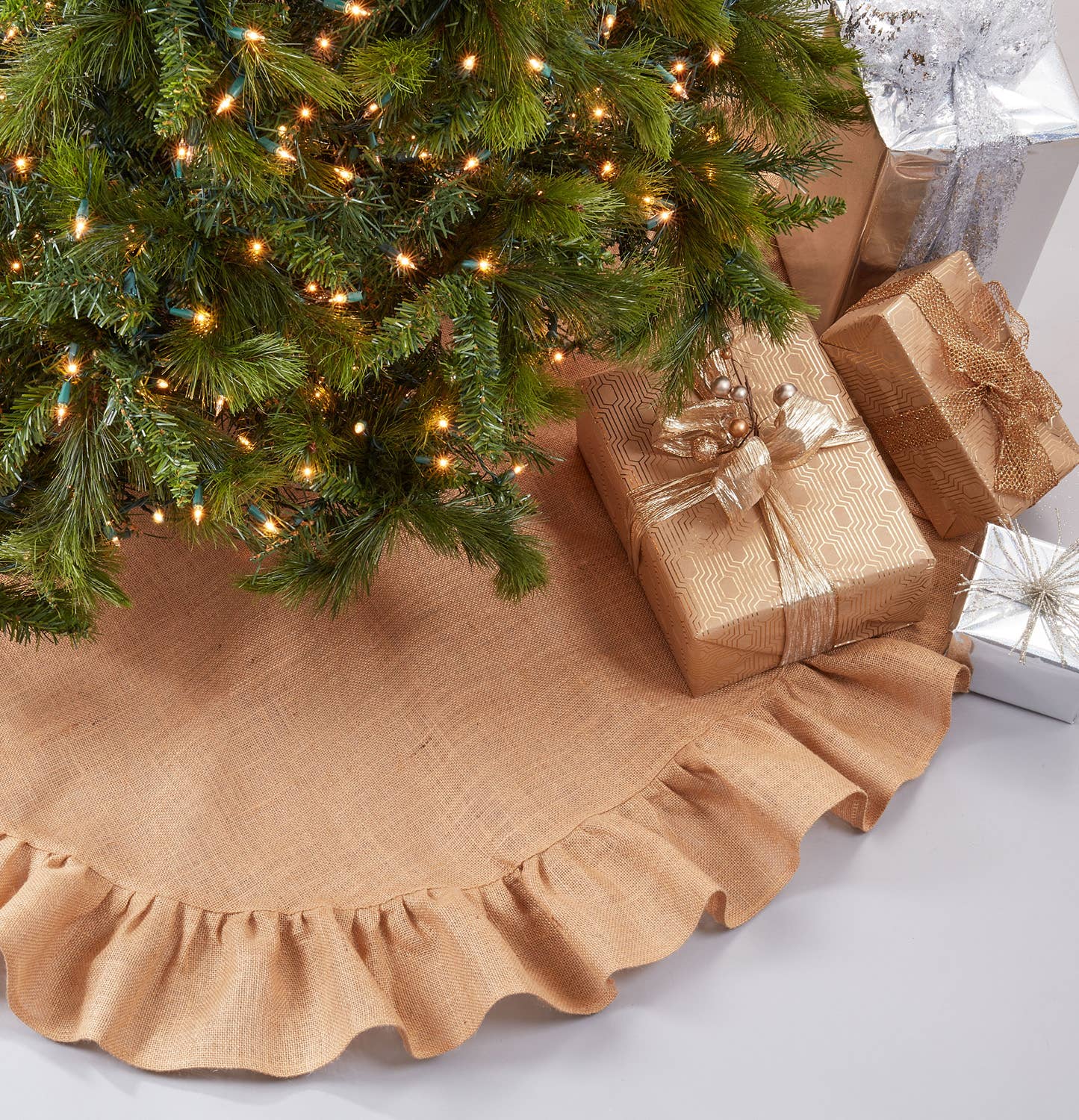 9613 - Natural Ruffle Trim Burlap Christmas Tree Skirt