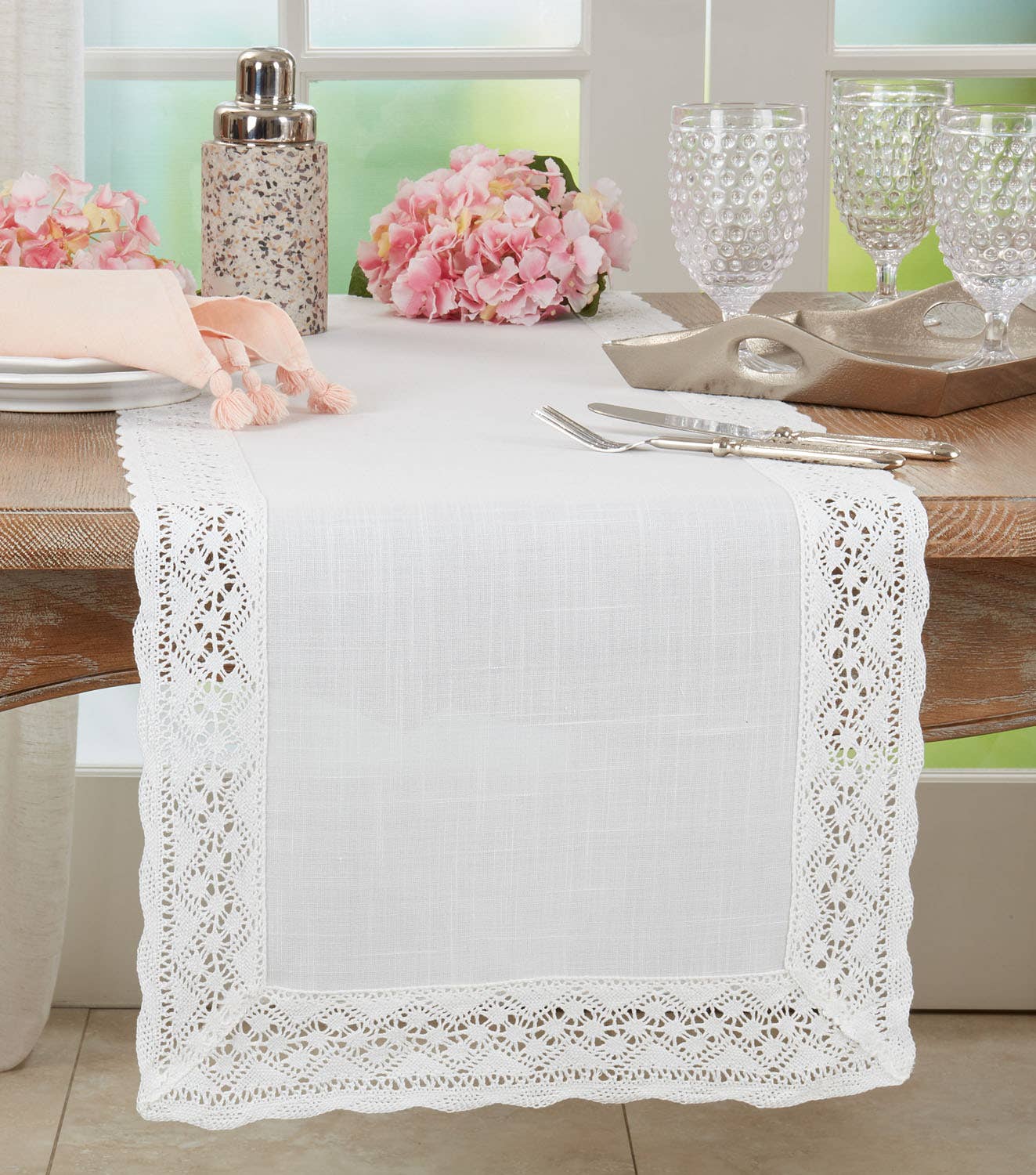 8422 - White Lace Border 16"x72" Table Runner