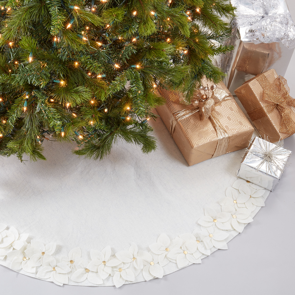 1236 - White Felt Flower 72" Tree Skirt