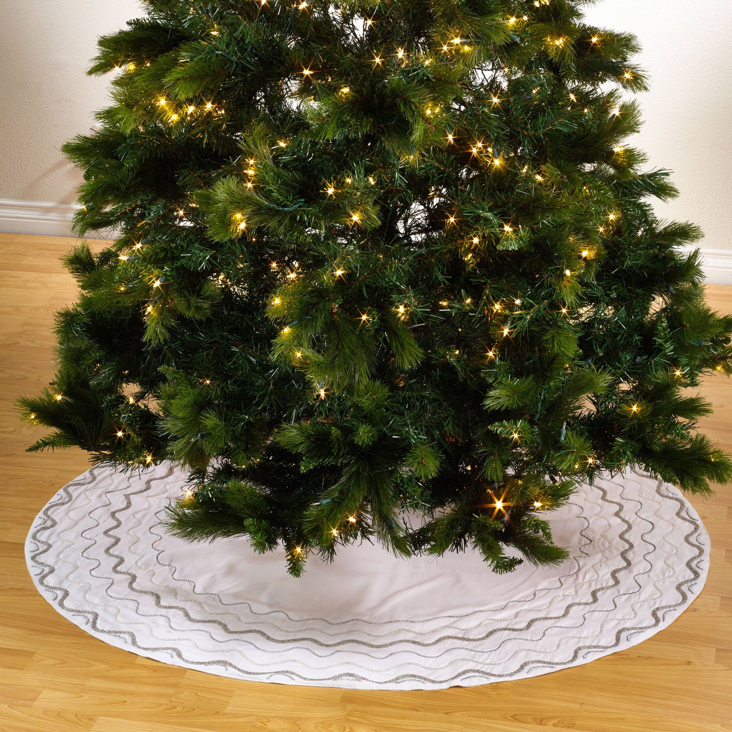 BDD01 - Hand Beaded White 52" Tree Skirt