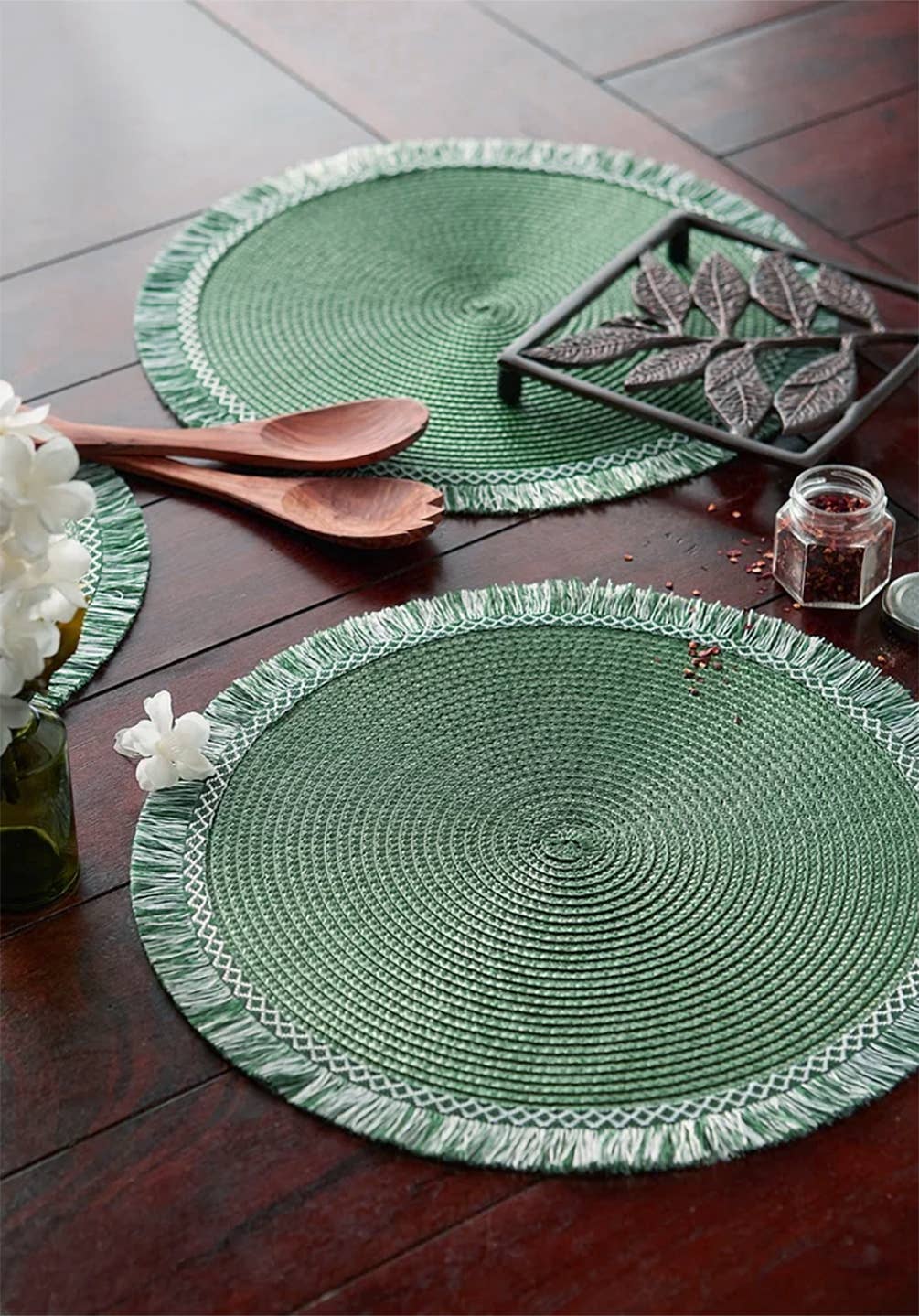 FS751388 - Green Woven 15" Round Placemat with Fringe