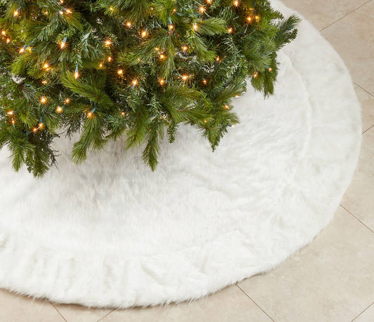 664 - Luxe White Faux Fur Design Christmas Tree Skirt