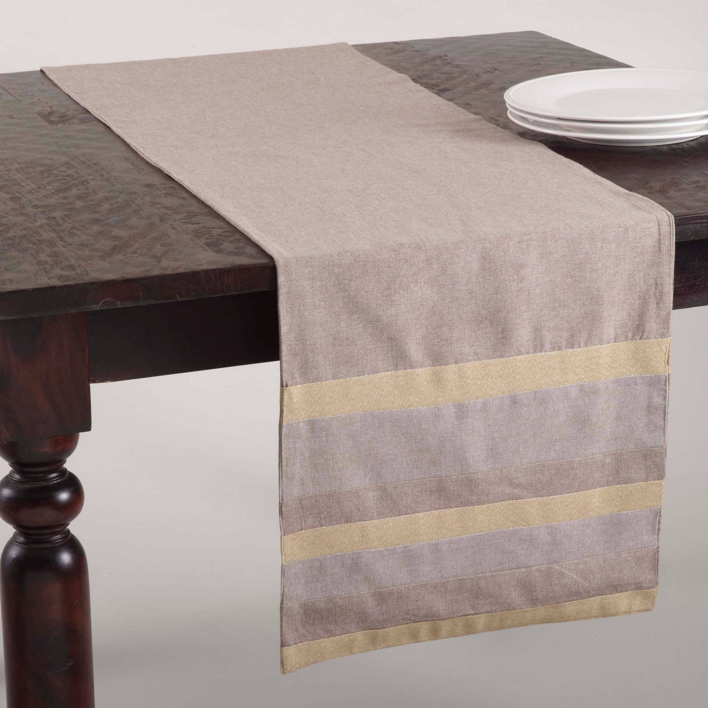 17006 - Shimmering Design Appliqué Cotton 16x72 Table Runner