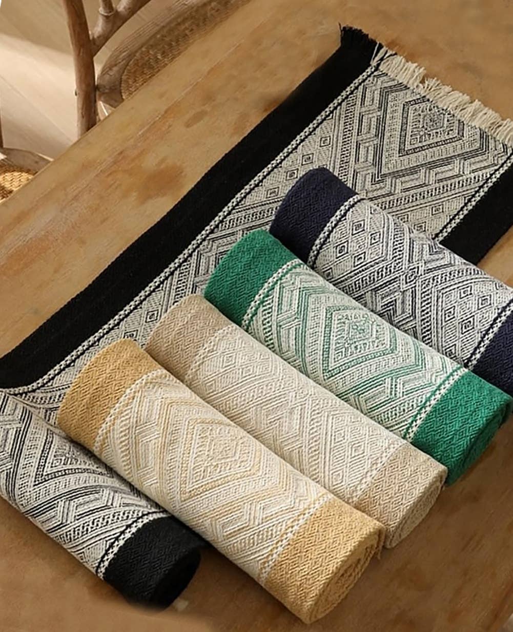 RNR0020 - Diamond Weave Fringed Cotton Blend Table Runner