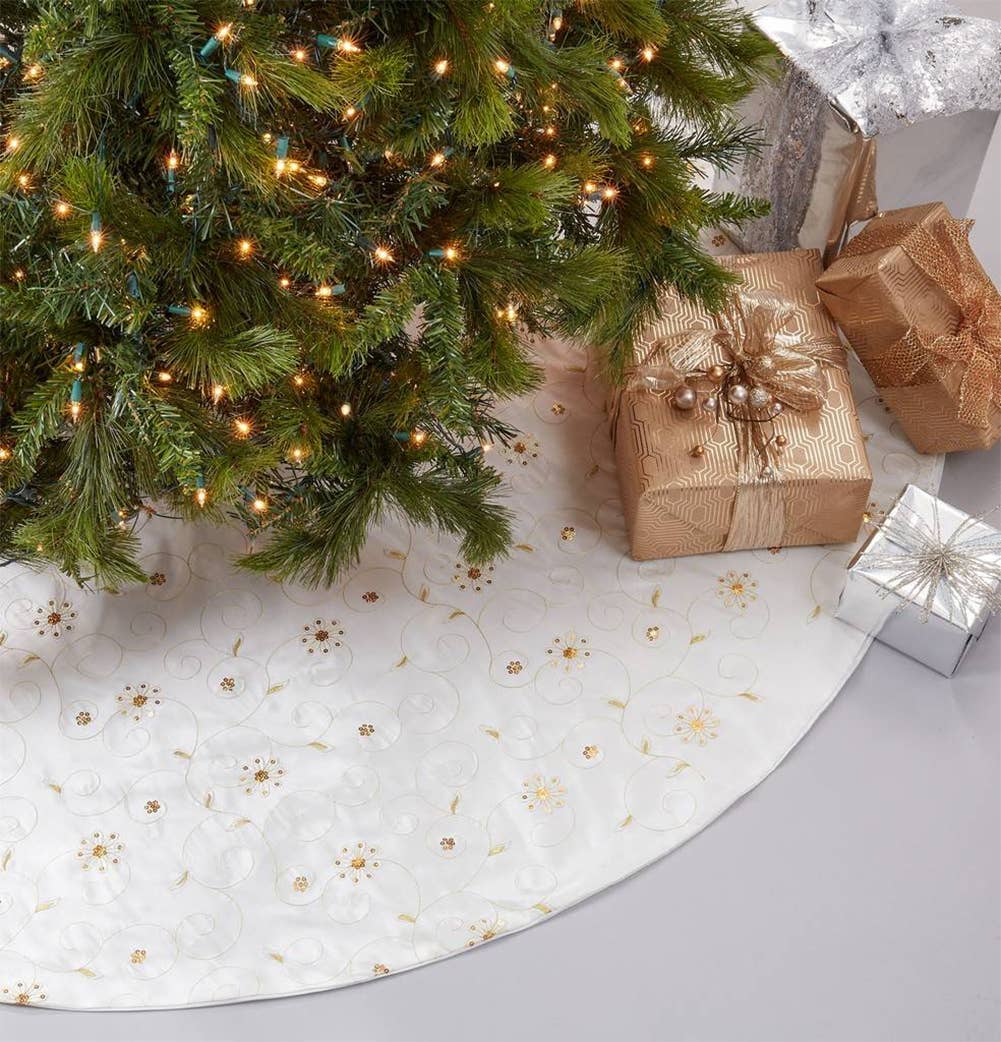 XJ712 - Ivory Embroidered & Sequined Tree Skirt